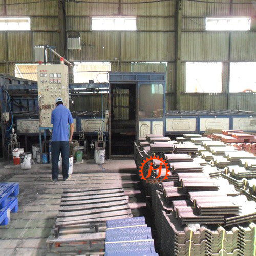 彩瓦機(jī)生產(chǎn)現(xiàn)場(chǎng)